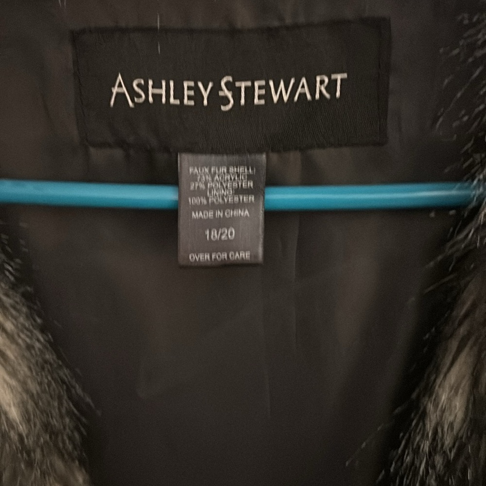 Long faux fur vest - Picture 4 of 4